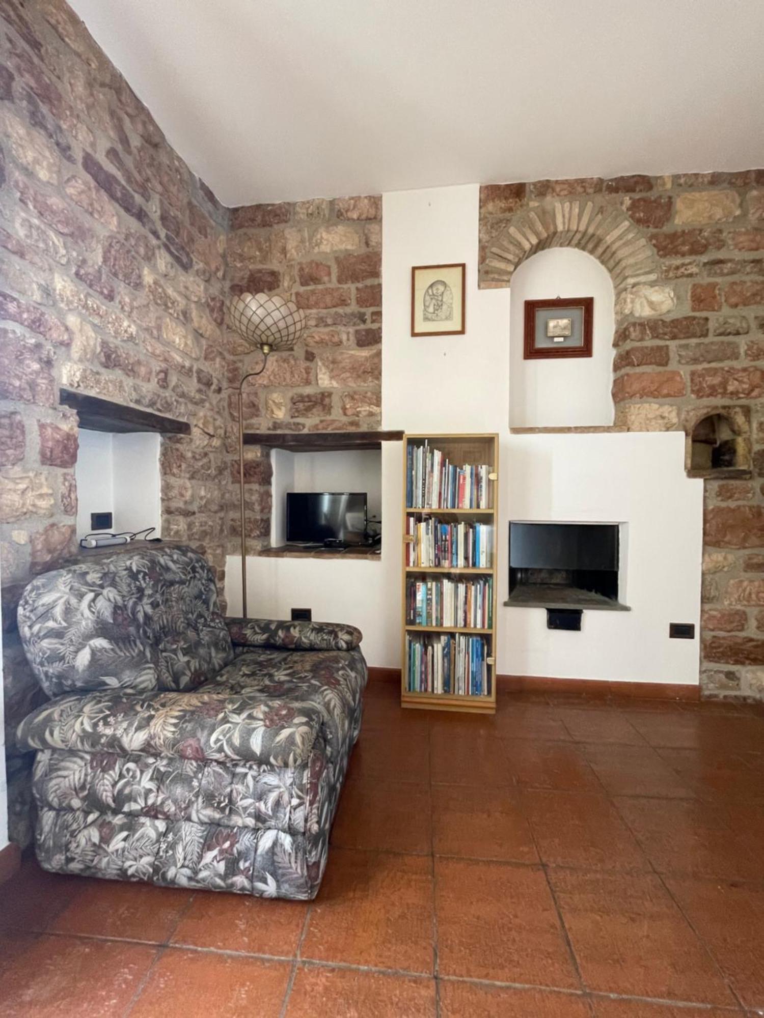 Apartamento Happy House - Porta San Giacomo Asís Exterior foto