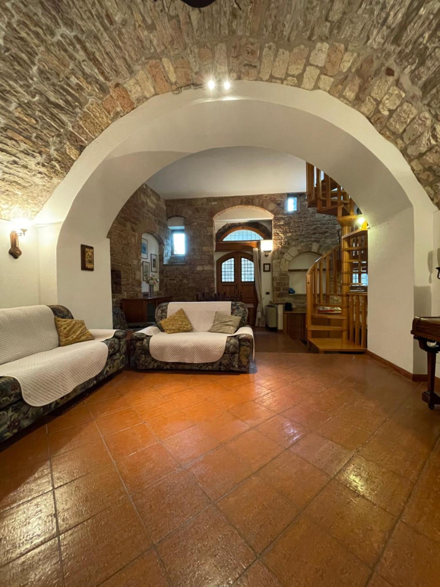 Apartamento Happy House - Porta San Giacomo Asís Exterior foto