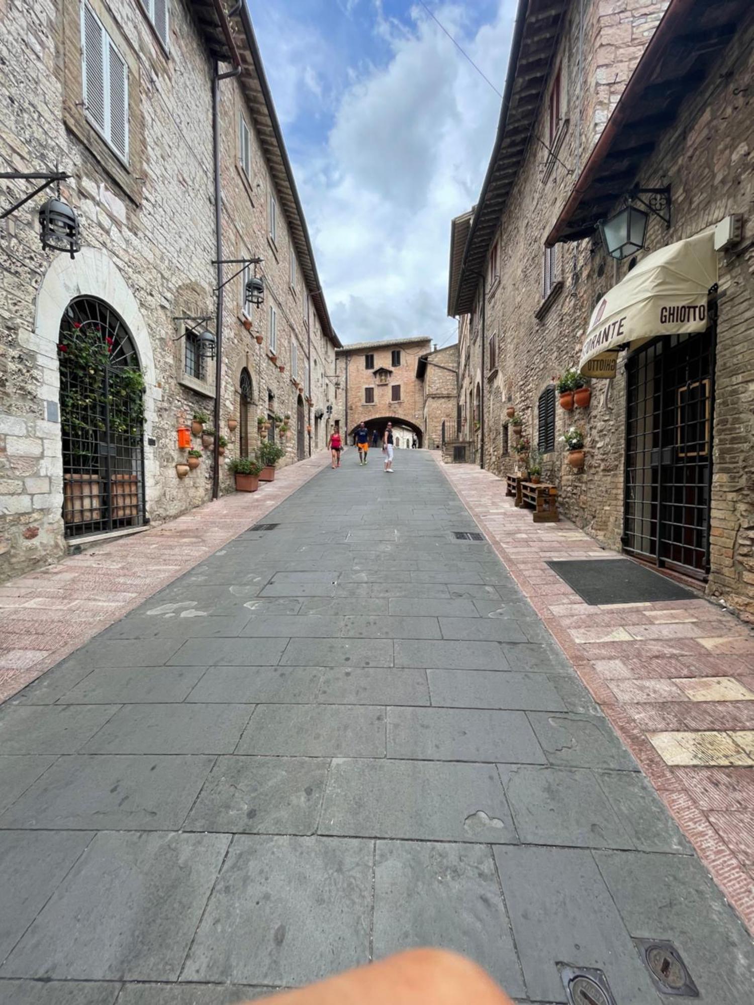 Apartamento Happy House - Porta San Giacomo Asís Exterior foto